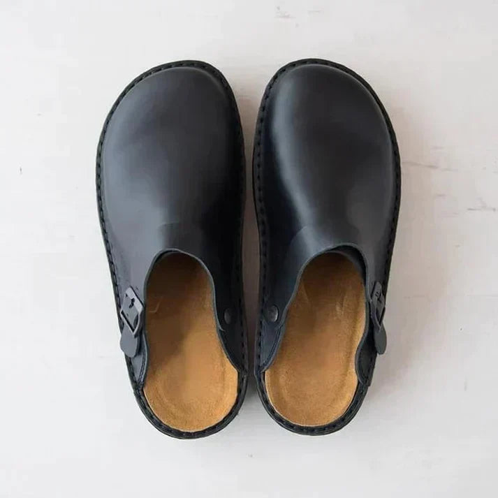 Chaussures orthopédiques pour hommes, offrant soutien et soulagement de la douleur aux pieds. Parfait pour le bureau.