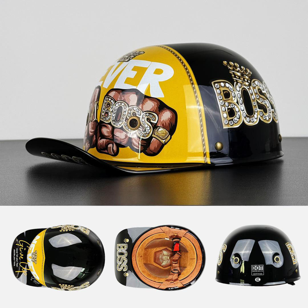 Casque PulseCap rouge, style baseball tendance, sécurité moto et scooter en ville.