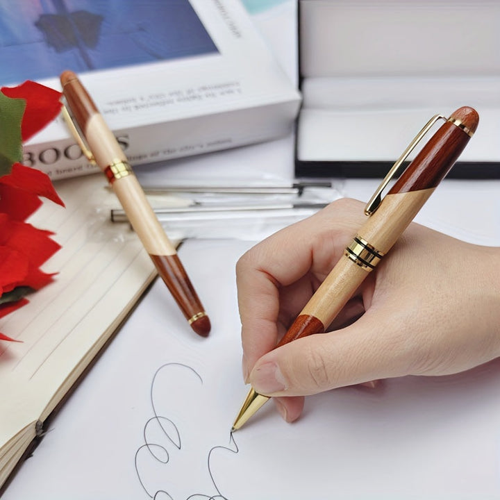 Organisateur de bureau en bois : boîte à stylos et stylo luxe. Allie fonctionnalité et élégance.