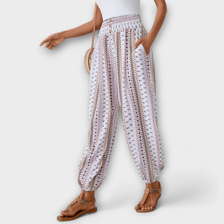 Pantalon Scarlett femme, motif ethnique moderne, offre un confort supérieur et un look élégant.