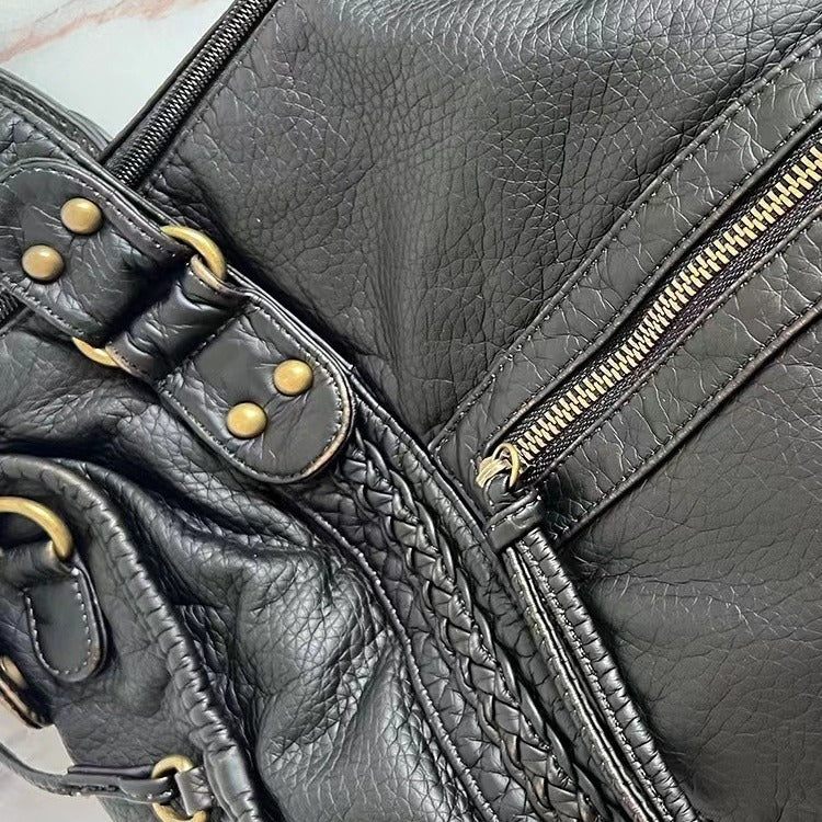 Superbe sac à main en cuir véritable noir, style vintage, un accessoire mode essentiel pour femme moderne.