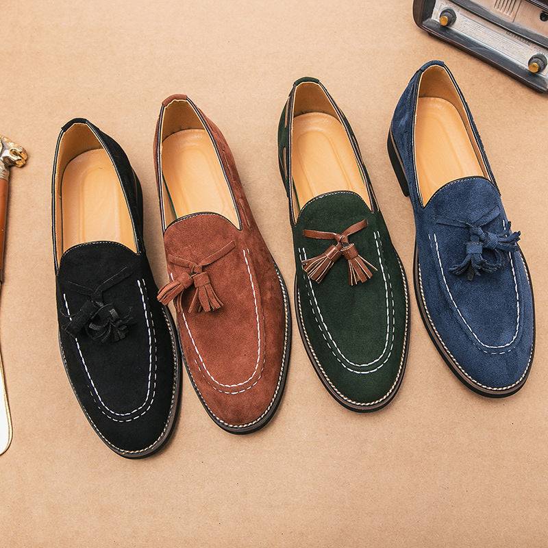 Mocassins à glands classiques hommes. Chaussures élégantes, confortables et chics, parfaites pour un look décontracté ou formel.