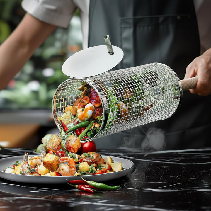 Panier de grill d'extérieur en acier inoxydable, parfait pour la cuisson saine de légumes et fruits de mer.