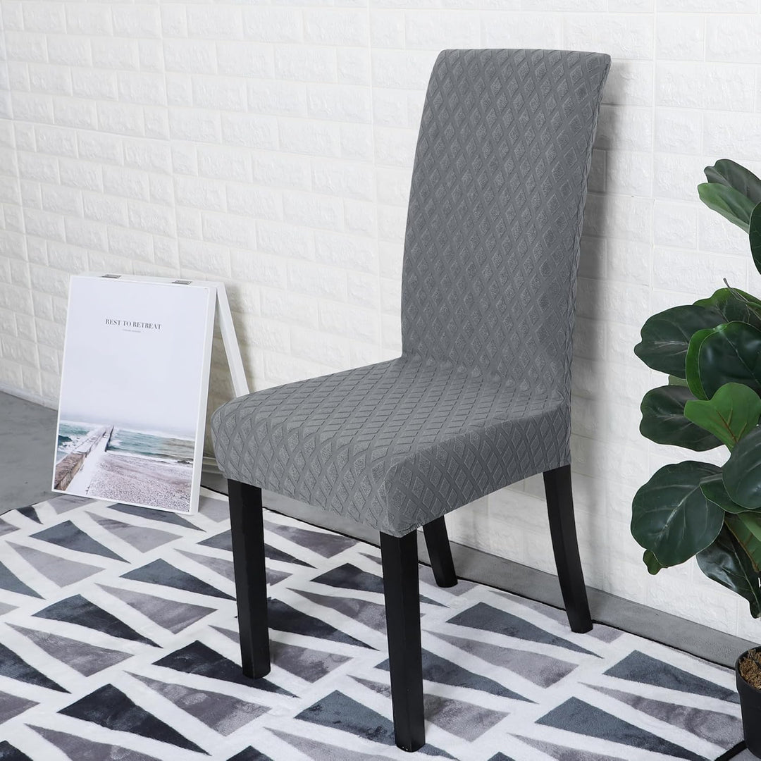 Améliorez votre décoration intérieure avec ces housses extensibles pour chaises de salle à manger.