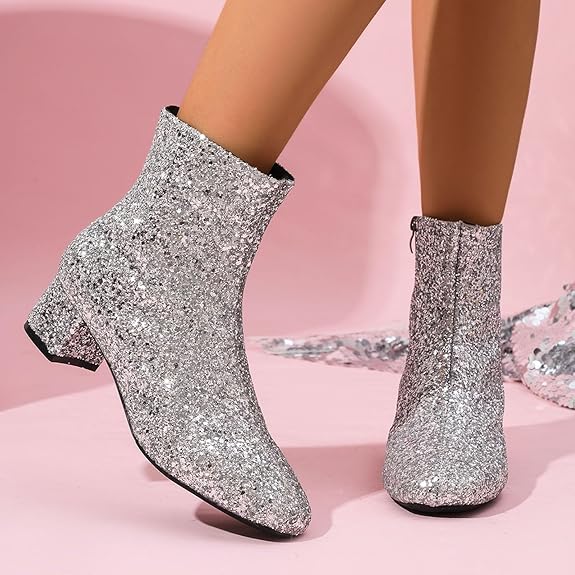 Vue latérale des bottines élégantes Marini pour femmes, finition brillante et bout pointu, idéales hiver.