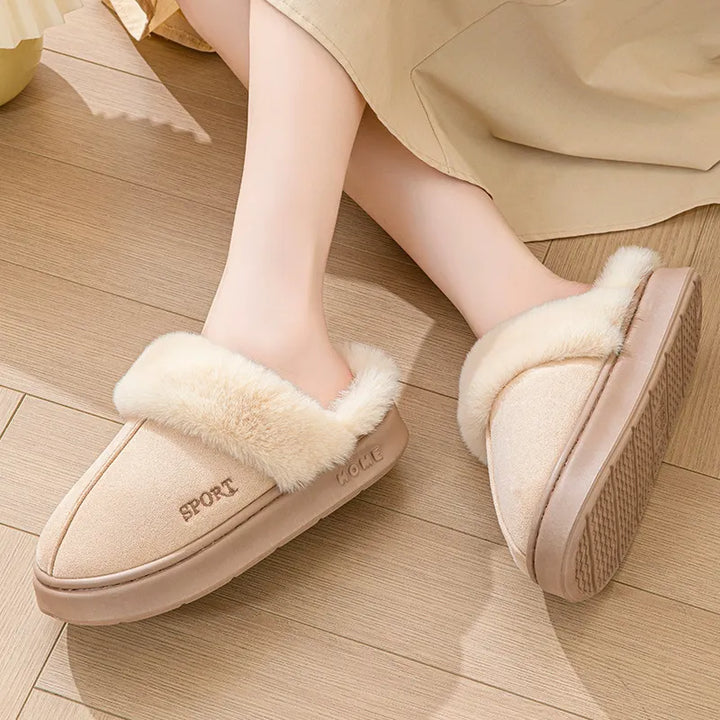 Pantoufles femme confortables maison, idéales pour la détente avec leur doublure douce.