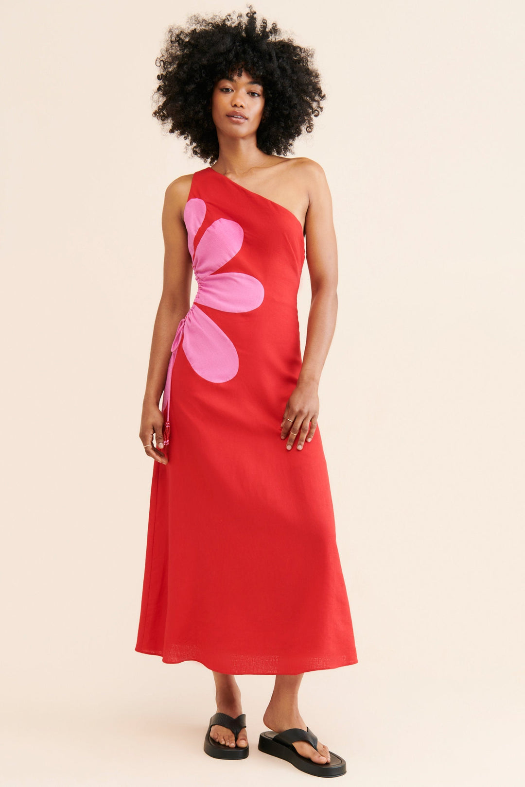 Robe longue florale asymétrique Élégance Serena pour femme. Idéale pour soirée, cocktail printemps/été.