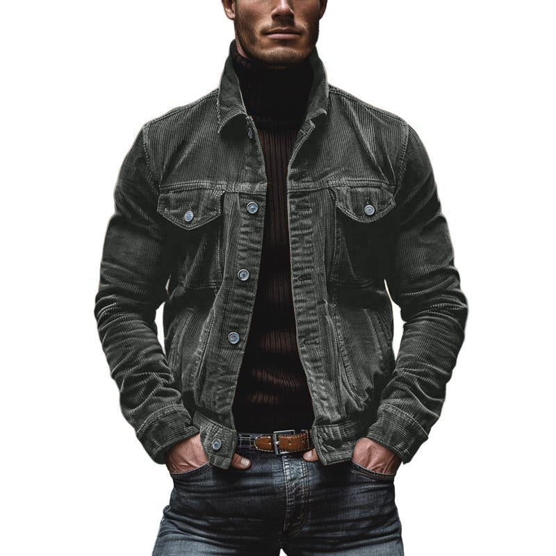 Texture détaillée du tissu robuste de la veste workwear homme vintage, pour durabilité et style.