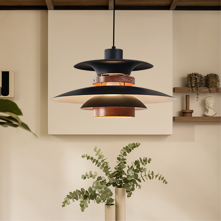 Lustre suspendu design nordique en bois, éclairage moderne pour salon ou salle à manger scandinave.