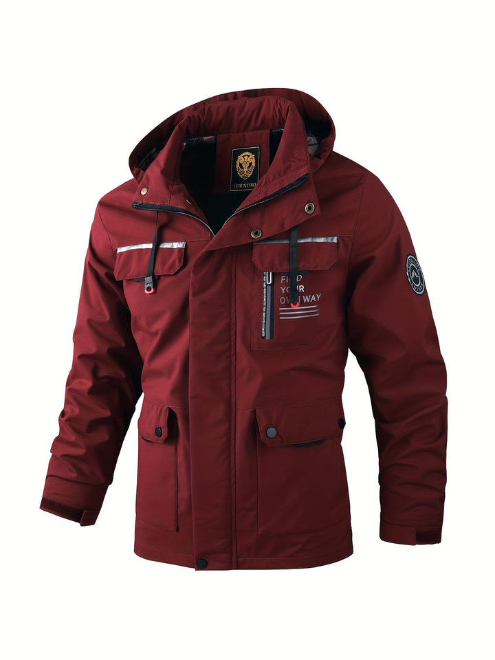 Détail fermeture éclair et poches sur veste d'hiver homme imperméable, fonctionnalité par temps froid.