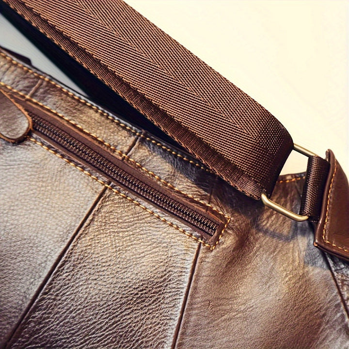 Sac bandoulière homme en cuir vintage marron, style classique, compact et résistant pour tous les jours.