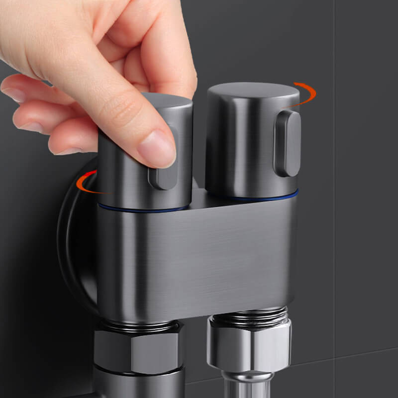Vanne de plomberie double HydraFlex™ en laiton noir, idéale pour un contrôle d'eau facile dans votre maison.