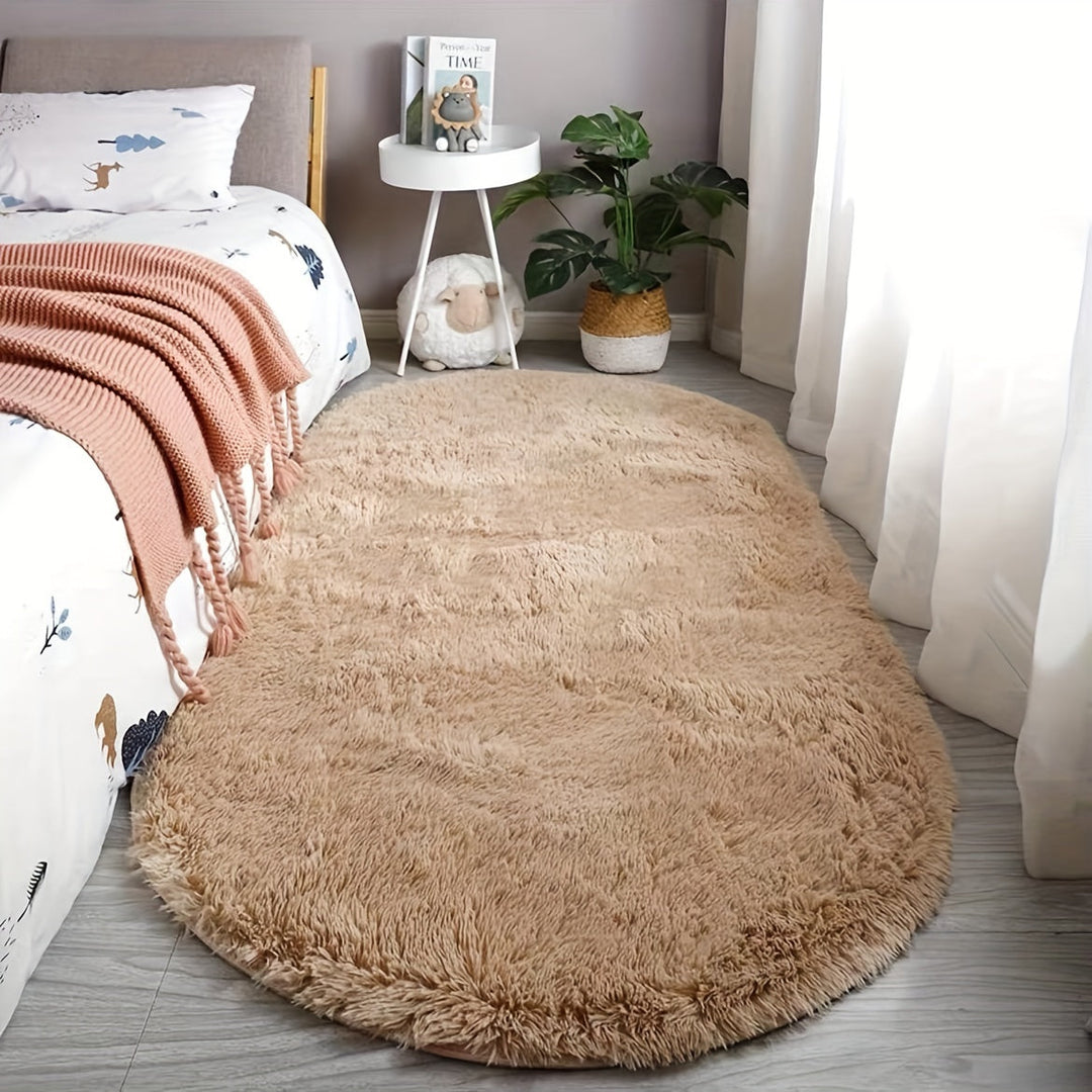 Magnifique tapis ovale, doux et moelleux, pour une décoration intérieure chaleureuse.