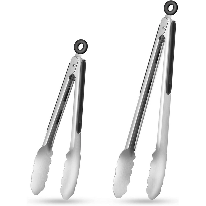 Pinces polyvalentes en inox avec embouts silicone, parfaites pour toutes vos tâches de cuisine et grillade.