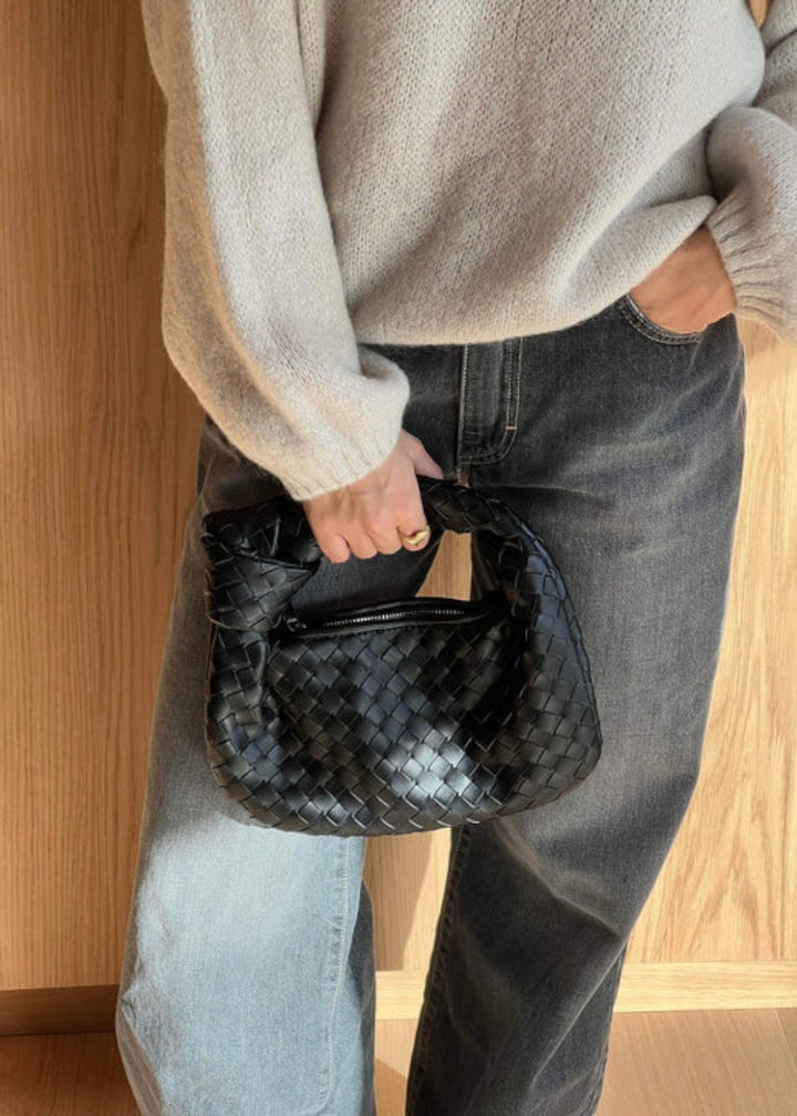 Sac hobo tressé polyvalent pour femme, style chic et décontracté en similicuir de haute qualité.