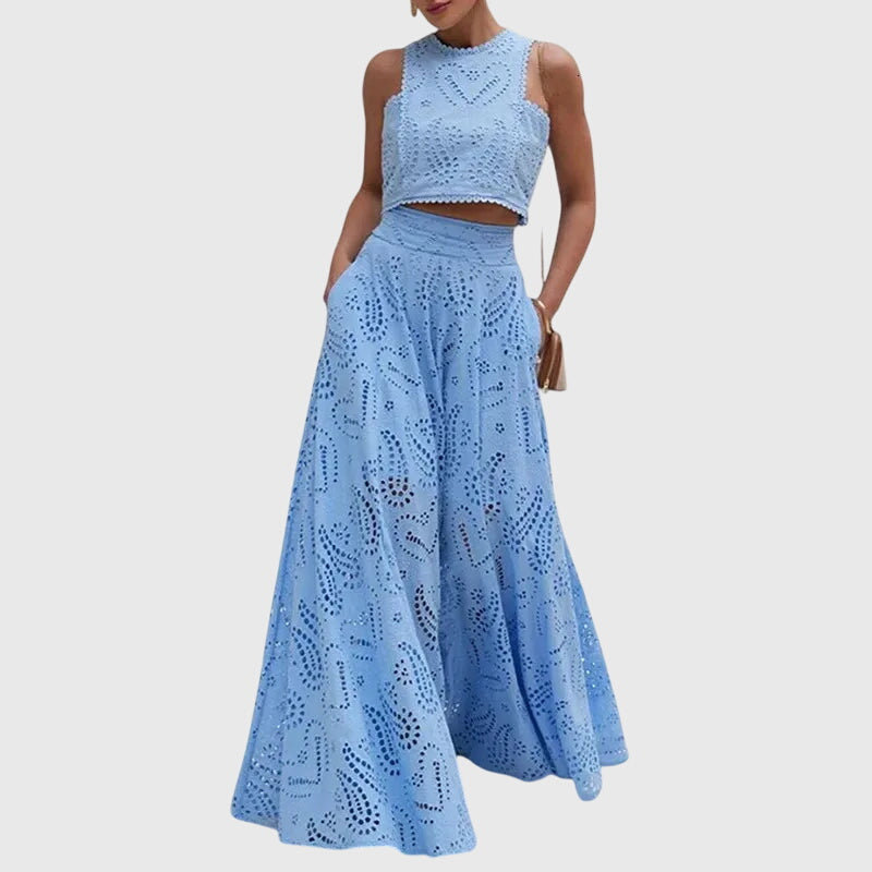 Ensemble décontracté-chic femme, avec un haut court et une jupe longue, pour un look mode estival et confortable.