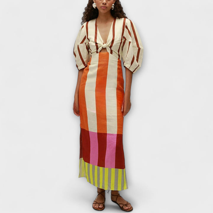 Robe longue femme élégante à col en V, découpe tendance et manches bouffantes. Parfaite pour l'été et les vacances.