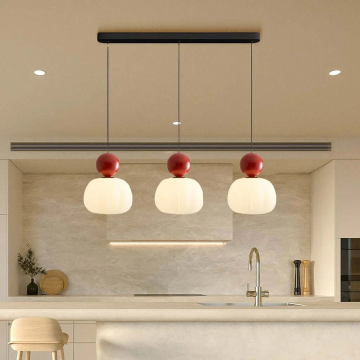 Plafonnier Art Déco crème, suspension élégante pour un intérieur design.