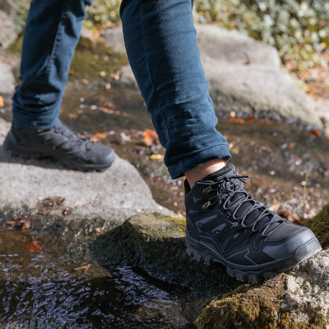 Chaussures outdoor femme, protection et légèreté pour l'aventure en montagne.