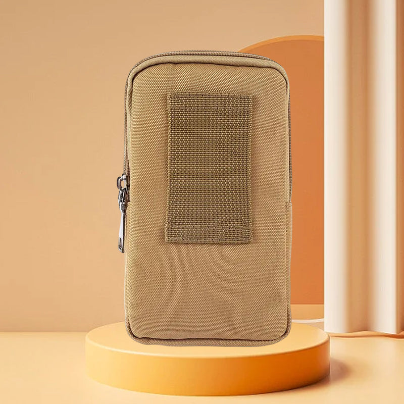 Pochette FlexiPouch ultra-plate, idéale pour un rangement discret sous vêtement de l'homme.