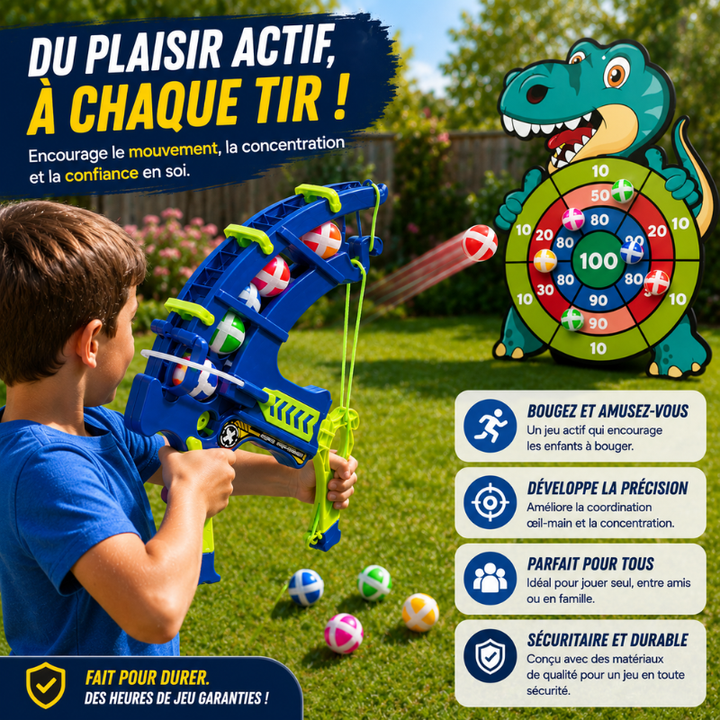 Jeune archer utilise l'arc JoyStrike pour enfants avec les flèches à balles sur la cible.