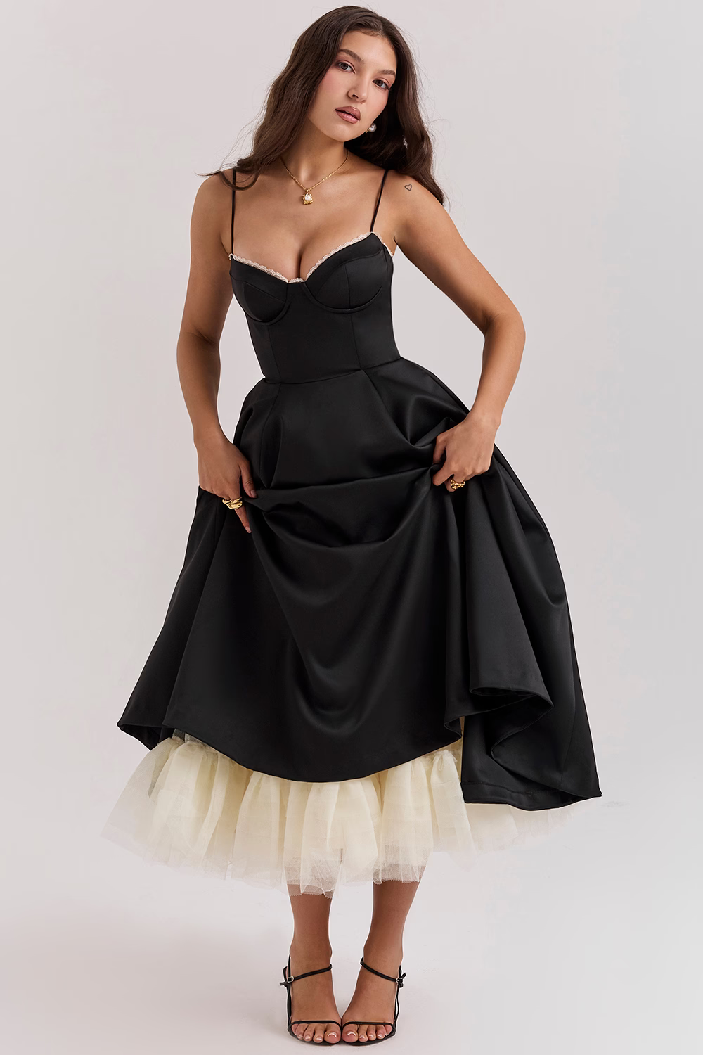 Robe longue habillée Sophia, élégance intemporelle pour femme, idéale pour soirée festive.