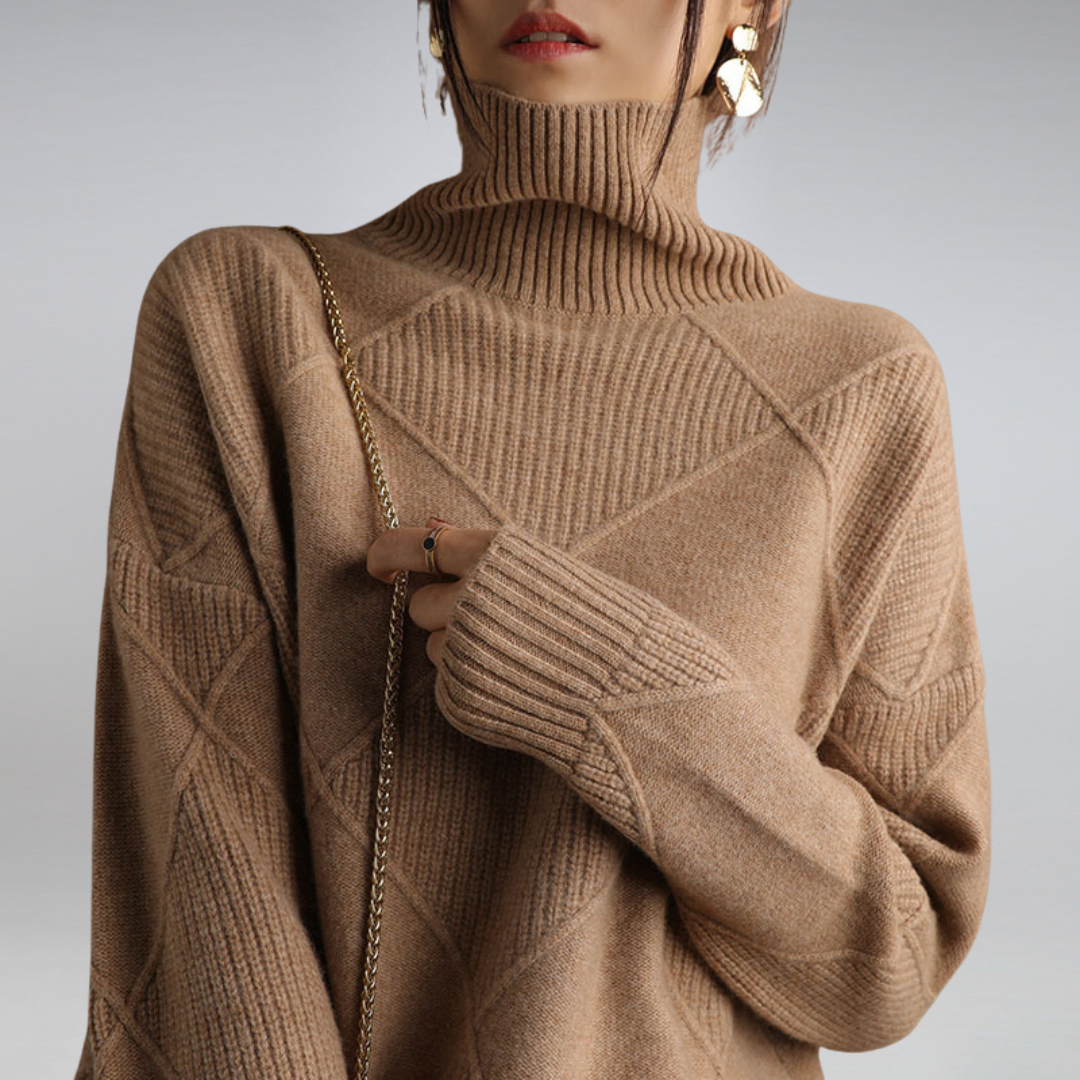 Tenue décontractée chic : pull femme col roulé, chaud, parfait pour affronter l'hiver avec style.