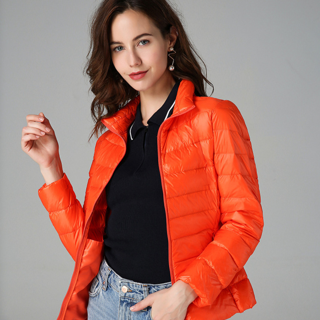 Blouson femme élégant et fonctionnel, imperméable et respirant, pour le confort en toute saison.