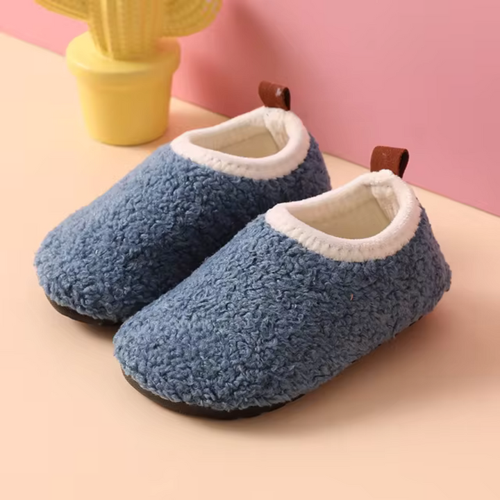 Chaussons SnuggleSteps: Chaussures d'intérieur chaudes et douillettes pour enfants, pour un confort optimal.