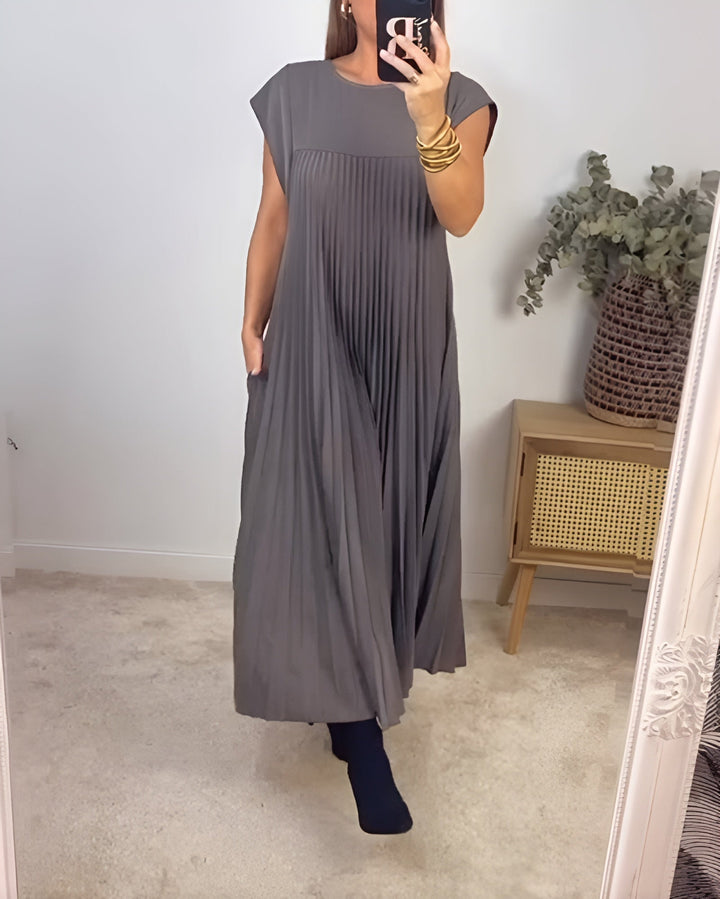 Robe fluide sans manches pour femme, style chic et élégant, parfaite pour printemps et été.