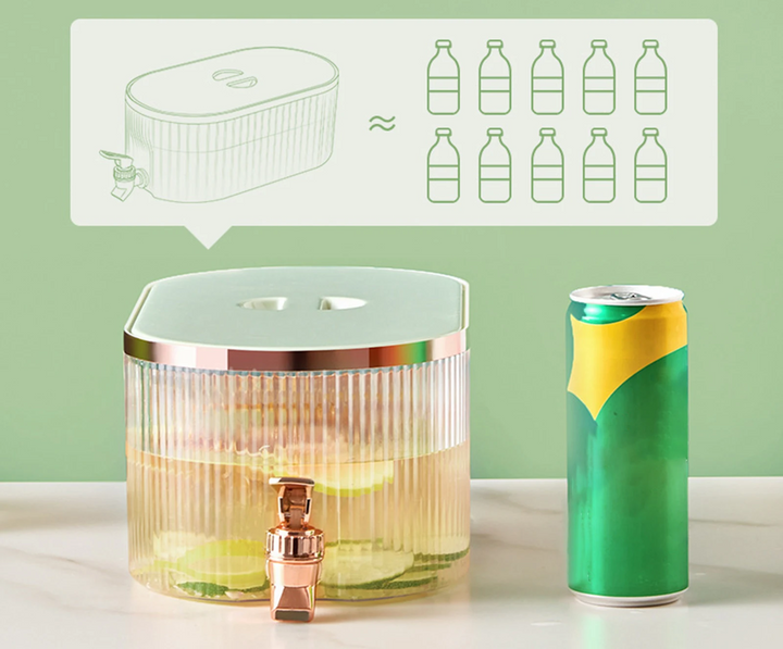 Distributeur d'eau infusée en plastique sans BPA, avec robinet, un accessoire essentiel pour la cuisine et frigo.