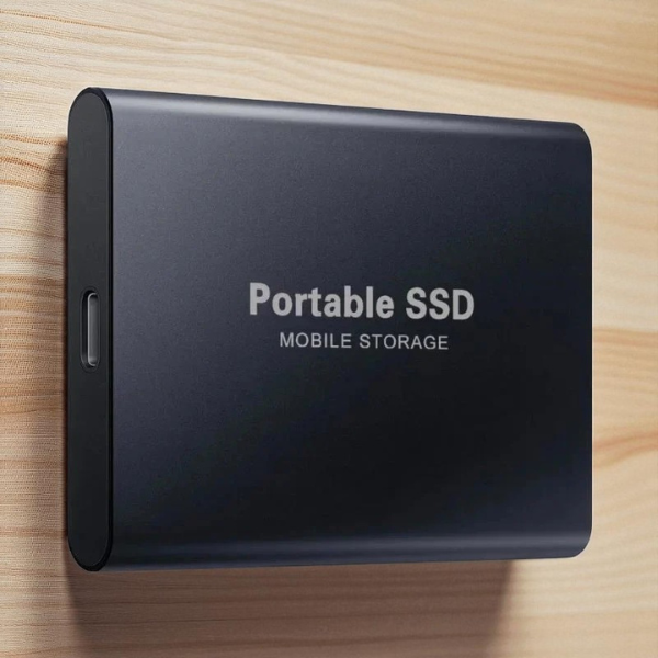 Sauvegardez vos souvenirs avec ce SSD externe fiable, rapide et robuste. Protection de vos données.