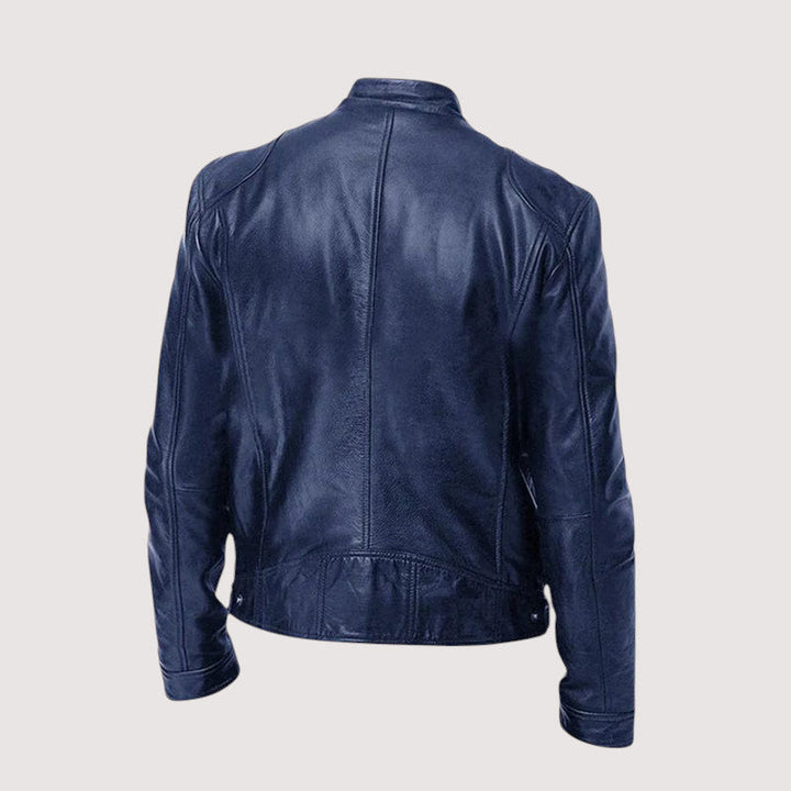 Veste homme noire décontractée et élégante. Blouson coupe ajustée, confortable pour un style intemporel.