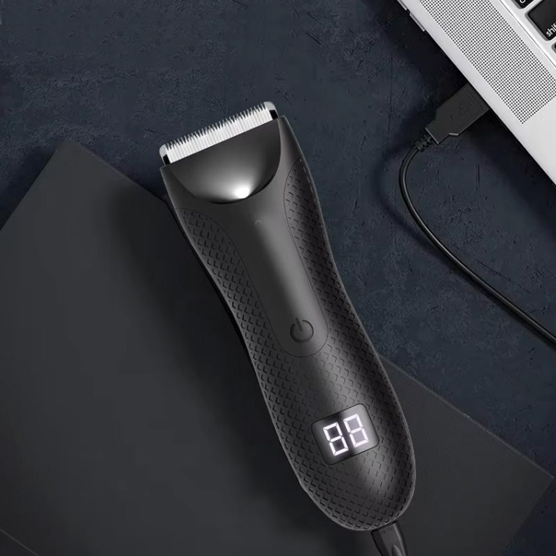 Tondeuse sans fil HydroTrim homme, idéale pour le soin corporel, rasage précis à tout moment.