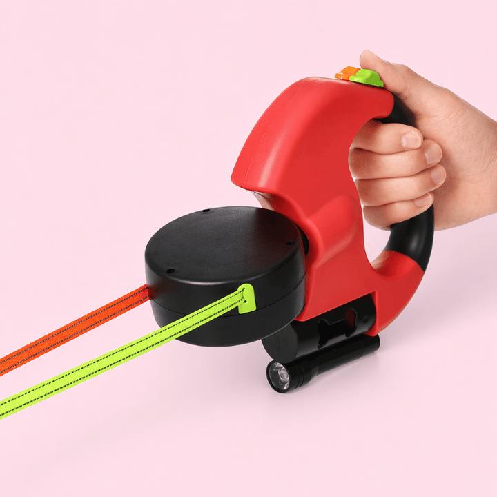 Laisse double innovante pour chiens, zéro enchevêtrement. Profitez de promenades sereines avec vos animaux.