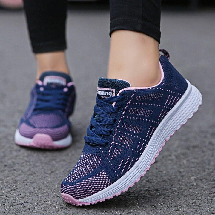 Sneakers confortables femme, idéales pour le jogging léger et la marche rapide.