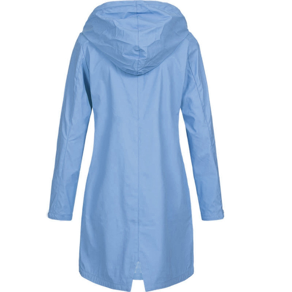 Vêtement extérieur femme, imperméable long, allie fonctionnalité et élégance. Protection pluie mode.