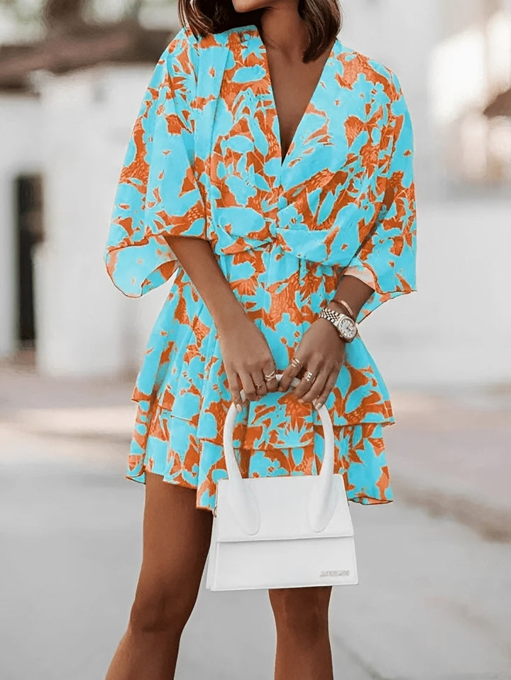 Décontractée et chic, cette mini-robe femme fluide est parfaite pour l'été et les journées ensoleillées.