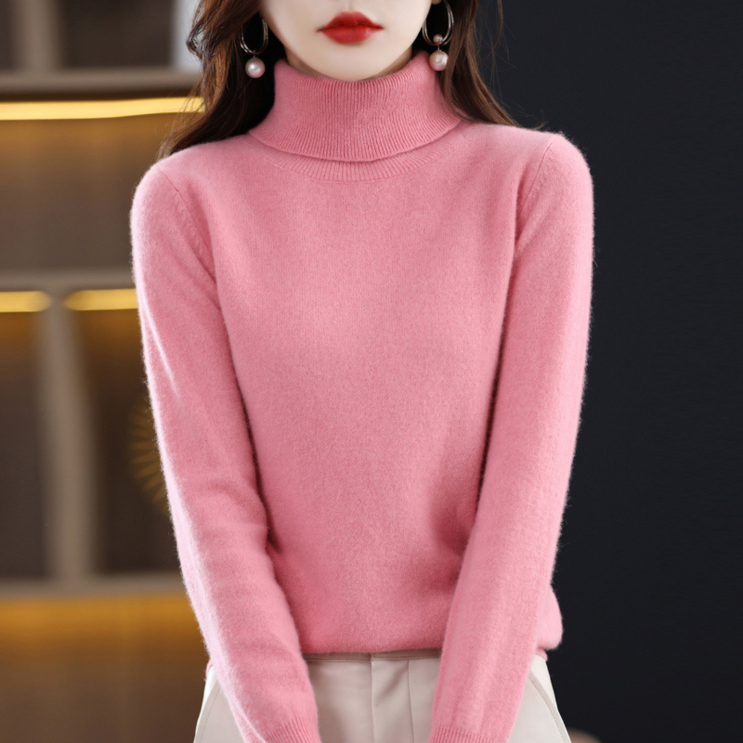 Pull femme col roulé décontracté mais chic, parfait pour une tenue hivernale douillette et stylée.