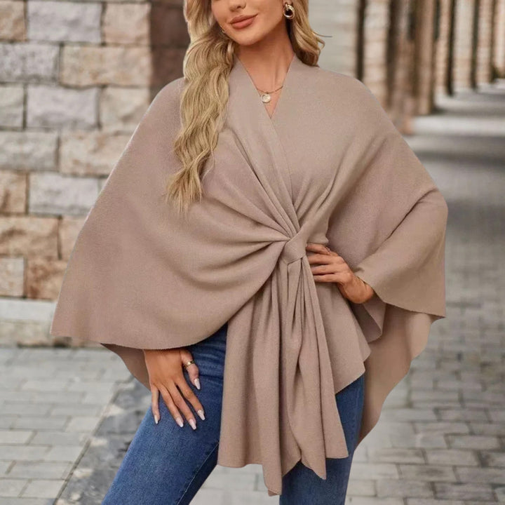 Poncho femme moderne et chic, un essentiel mode pour l'automne. Confortable et élégant.