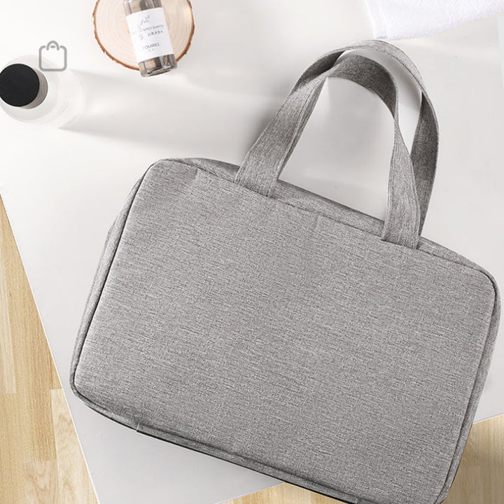 Organisateur de voyage pour produits de beauté, avec multiples compartiments pour un rangement facile.