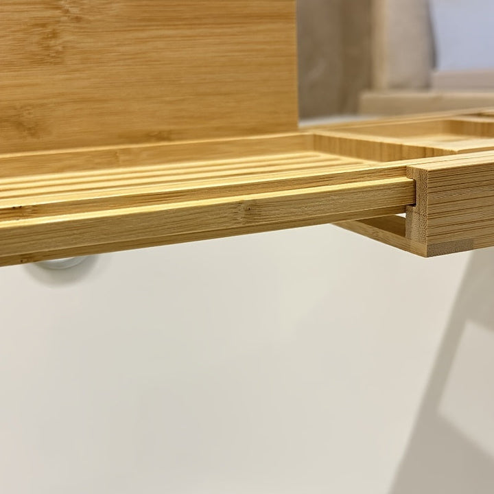 Plateau de baignoire en bambou durable, apportant luxe et organisation à votre salle de bain.