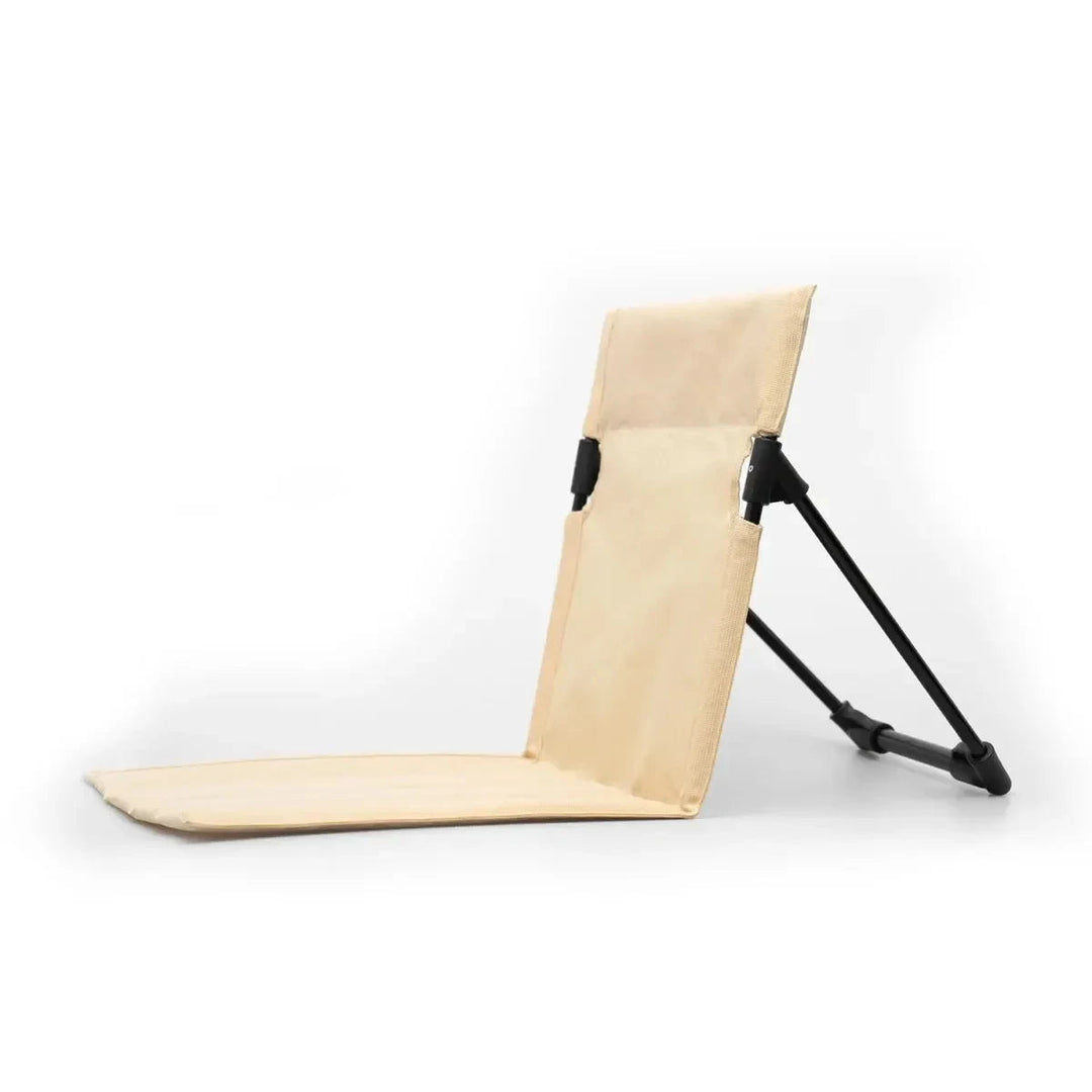 Chaise pliante compacte pour balcon ou terrasse, avec coussin confortable et montage facile.
