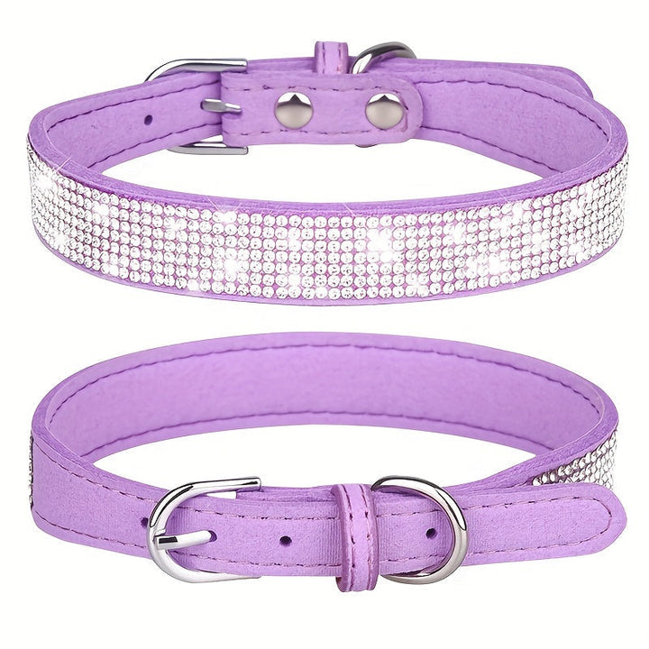 Collier chien cuir marron, réglable, avec strass discrets, solide pour usage quotidien.