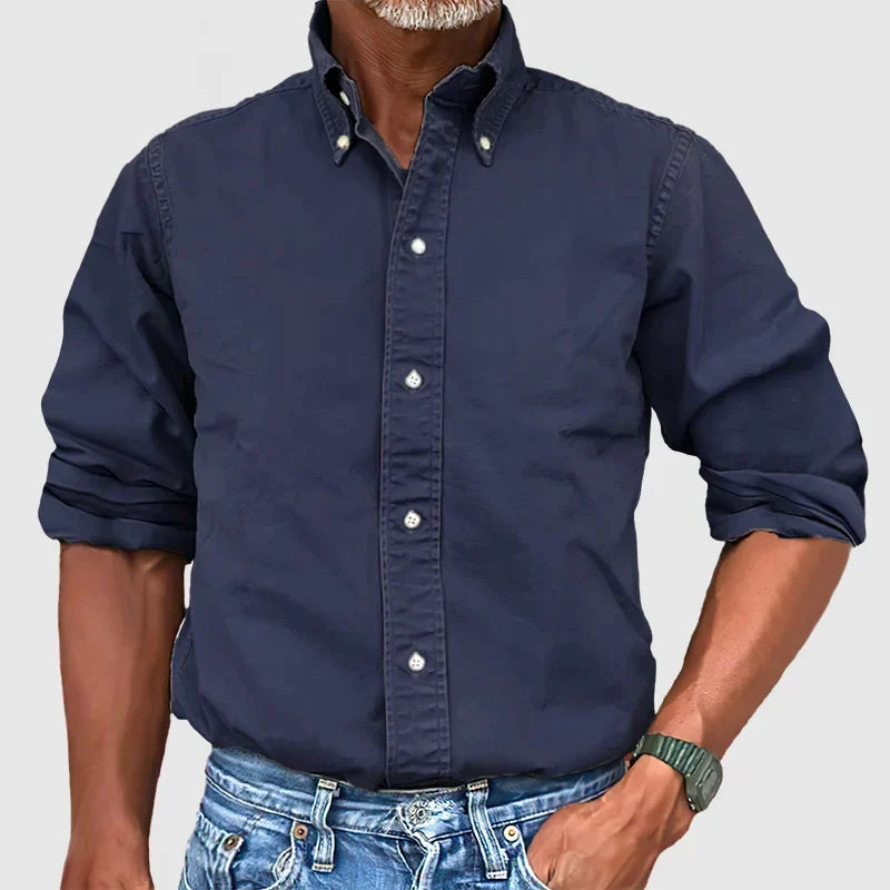Chemise vintage homme, manches longues délavées. Qualité et style pour une mode masculine durable et chic.