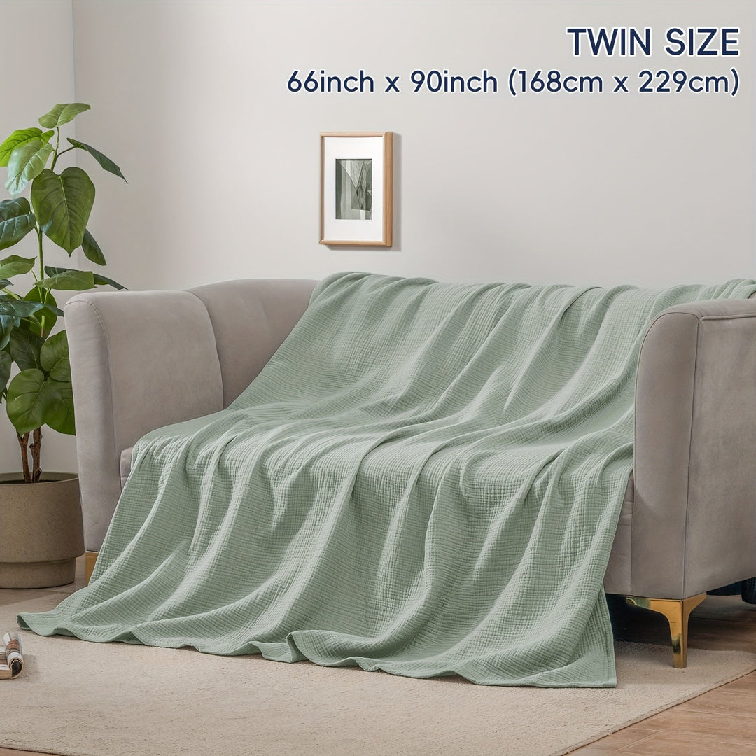 Plaid gris en coton Cloudsoft, parfait comme linge de lit ou décoration de chambre moderne.