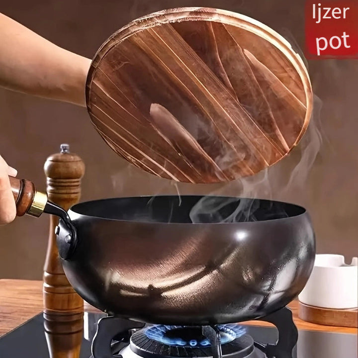 Poêle en fonte ChefMaster sur plaque induction, idéale pour une cuisson uniforme et efficace de vos plats.