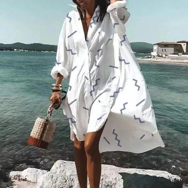 Robe chemise fluide blanche pour femme. Robe midi élégante et confortable, parfaite pour l'été et la mode féminine.