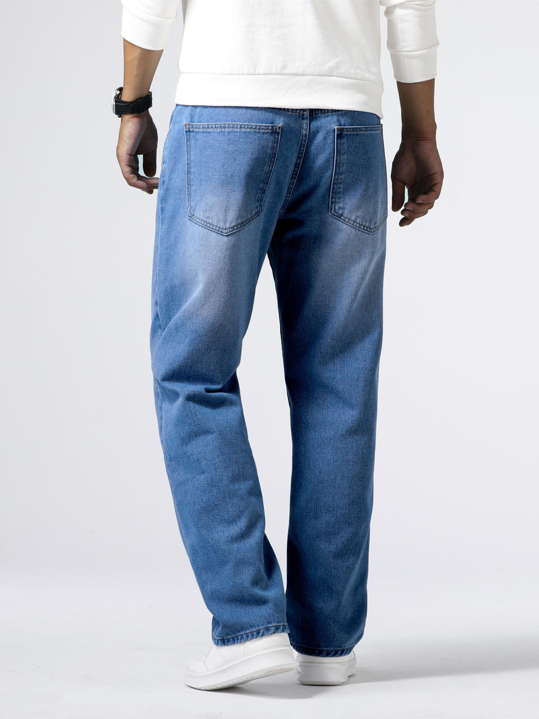 Pantalon jeans homme streetwear Milan, effet usé, confort optimal pour une mode tendance.