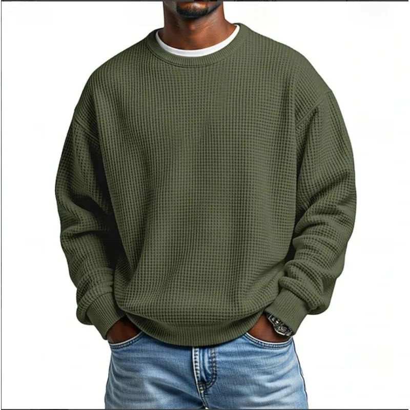 Détail d'un sweatshirt homme rouge bordeaux, coupe confortable. Pull polyvalent idéal pour la mode automne/hiver.
